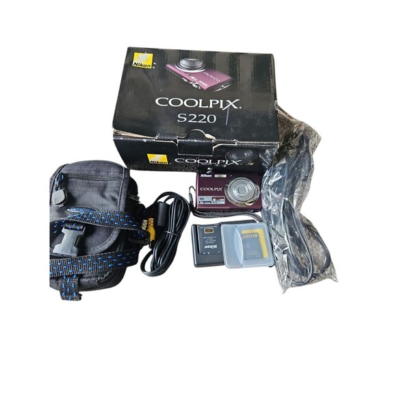 Nikon COOLPIX S220 Digital Camera Compact 10.0MP  Charger 4GB Memory Card Case - Picture 1 of 8
